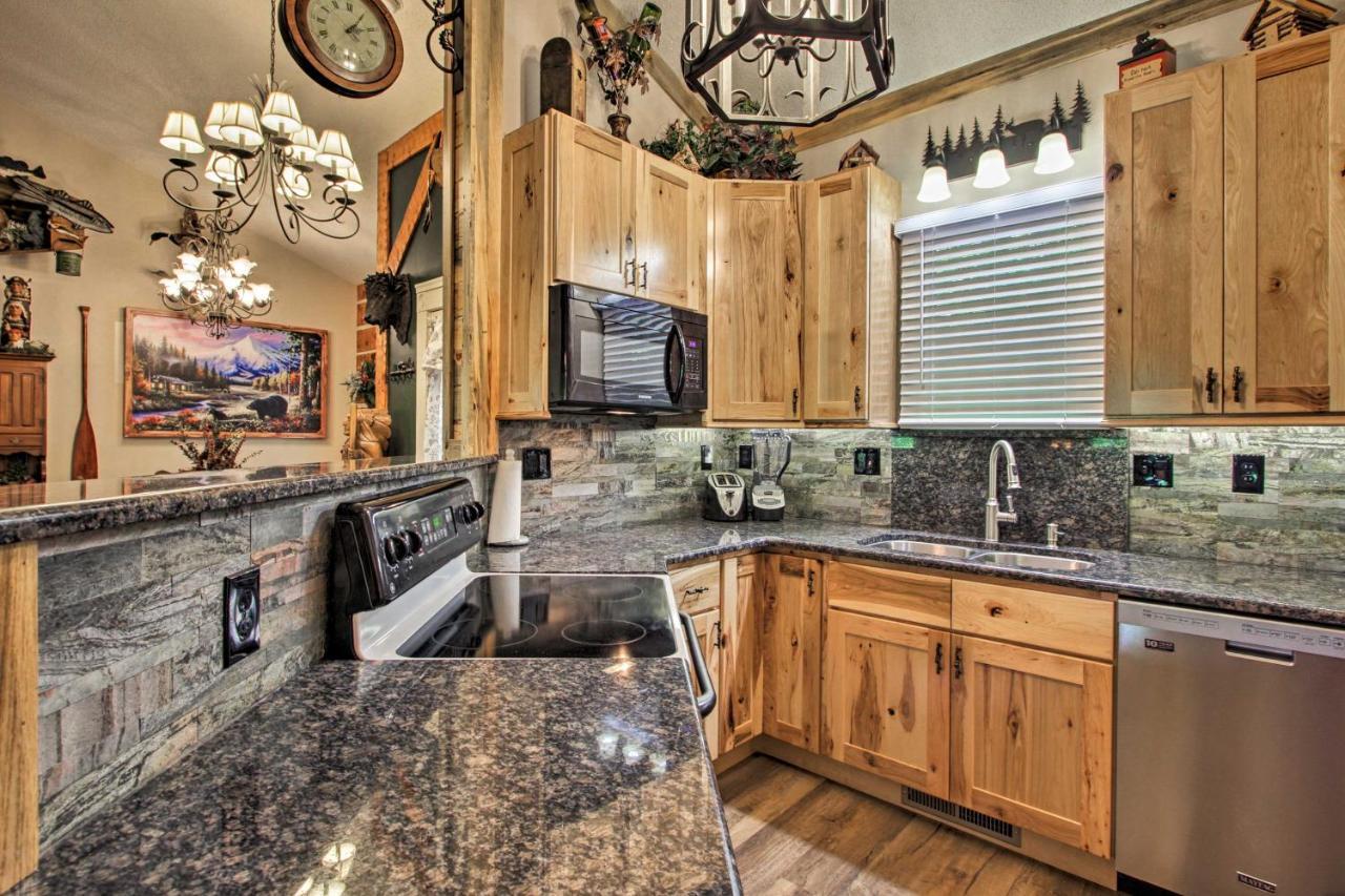 Eclectic Cabin With Hot Tub 1 Mi To Ober Gatlinburg Extérieur photo