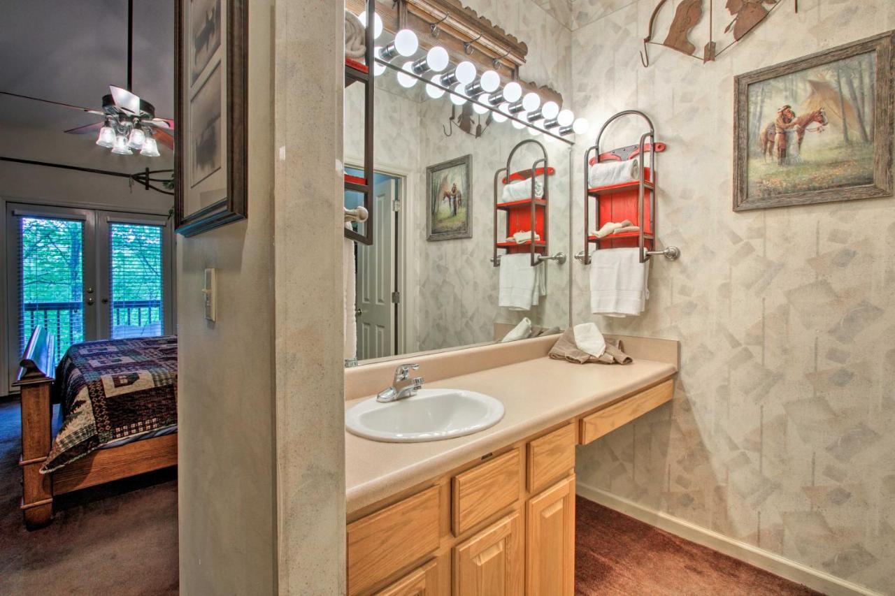 Eclectic Cabin With Hot Tub 1 Mi To Ober Gatlinburg Extérieur photo
